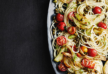 Spaghetti mit Fenchel, Tomaten und Kapern Foto: © Thorsten Suedfels