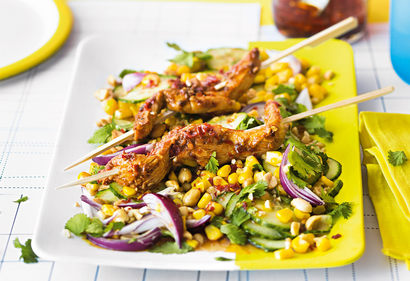 Gurken-Mais-Salat mit Hühnerspießen | Frisch Gekocht