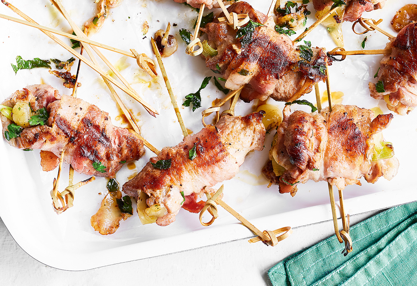 Cordon-bleu-Spieße mit Tomatensalat | Frisch Gekocht