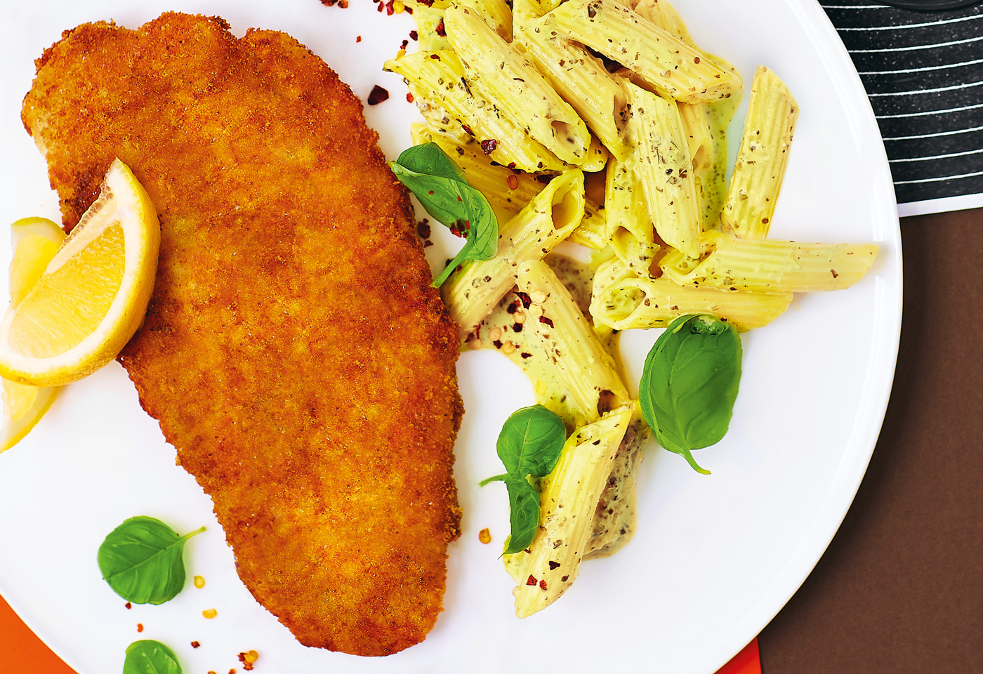 Pangasius in Käsepanier und Penne mit Pestosauce | Frisch Gekocht