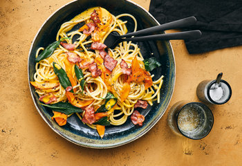 Spaghetti mit Kürbissauce und Speck Foto: © Thorsten Suedfels