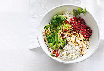Reis-Bowl mit Brokkoli und Granatapfelkernen Foto: © Thorsten Suedfels