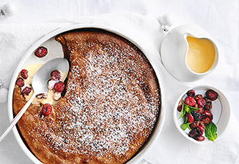 Lebkuchen-Cranberry-Auflauf mit Vanillesauce Foto: © COPYRIGHT
