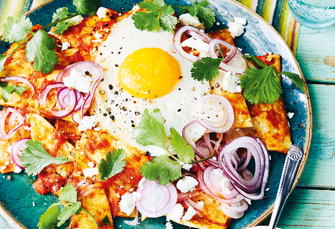 Chilaquiles Rojos Mit Spiegelei Und Salsa Verde Frisch Gekocht