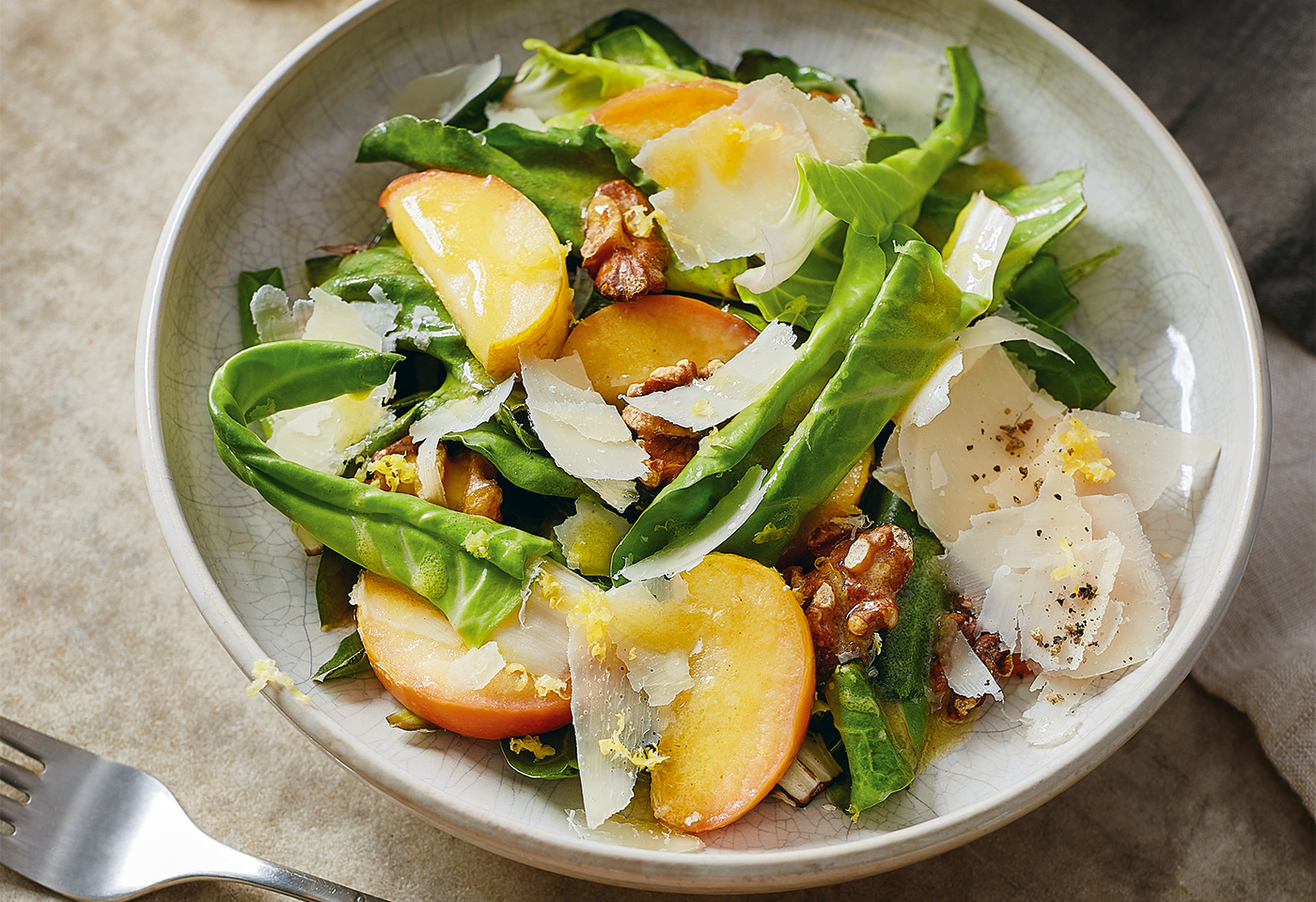 Mangoldsalat mit karamellisierten Äpfeln und Nüssen | Frisch Gekocht