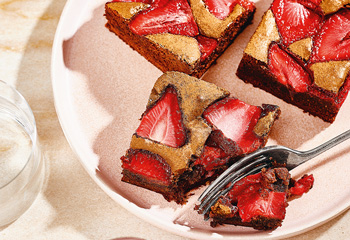 Erdbeer-Brownie-Kuchen Foto: © Kevin Ilse