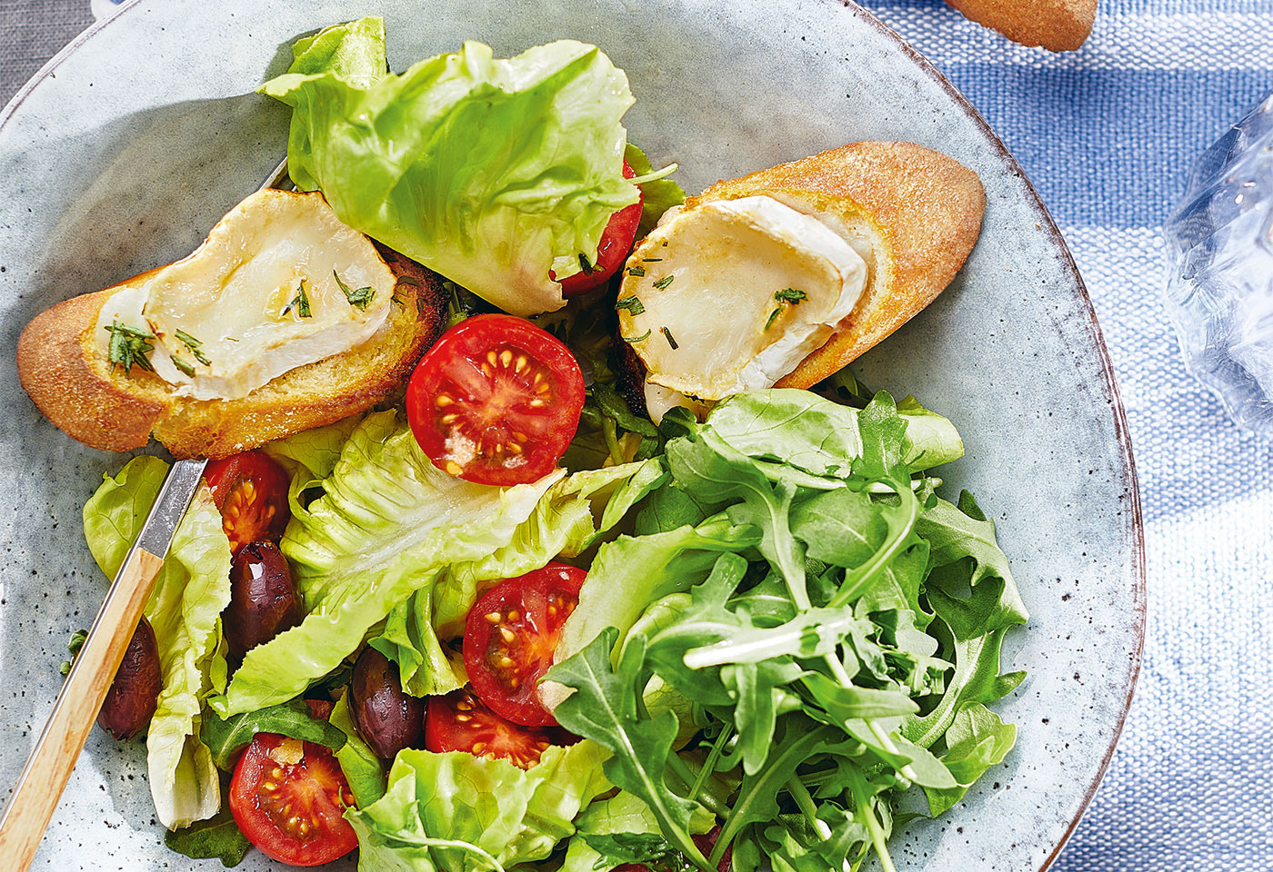 Heißer Ziegenkäse auf Salat Frisch Gekocht