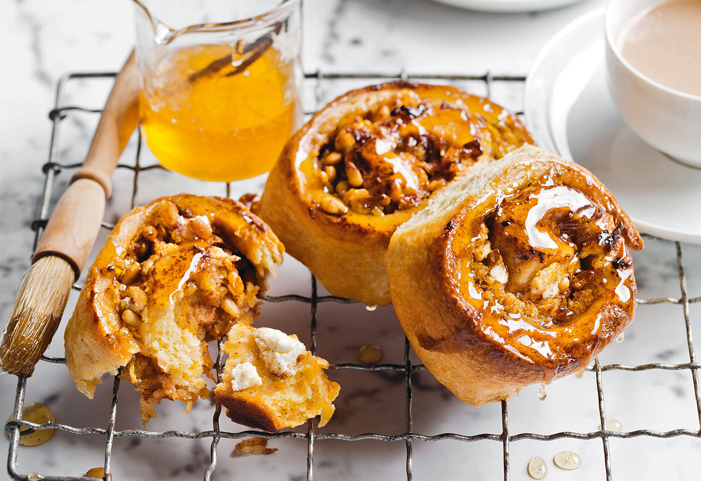 Bienenstich-Schnecken mit Vanillehonig und Pinienkernen | Frisch Gekocht