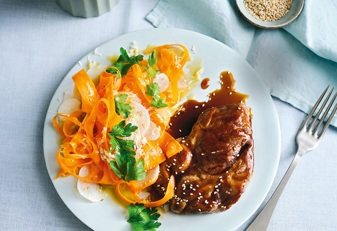 Honig-Schopfsteaks mit Karotten-Rettich-Salat | Frisch Gekocht