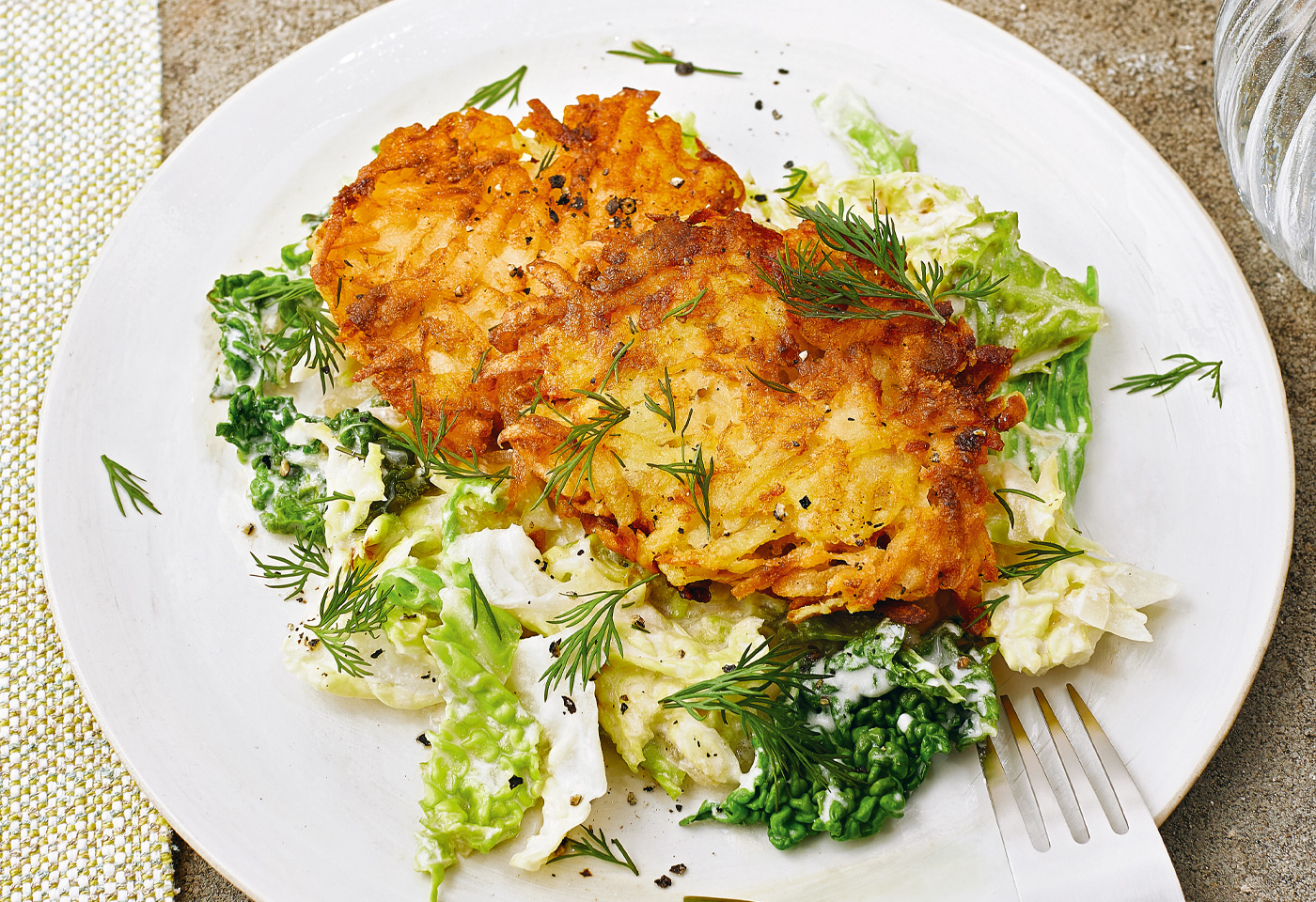 Erdapfelpuffer Auf Kohlgemuse Frisch Gekocht 