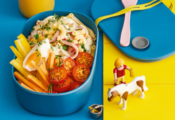 Nudelsalat mit Gemüse, Schinken und Ei Foto: © Julia Hoersch