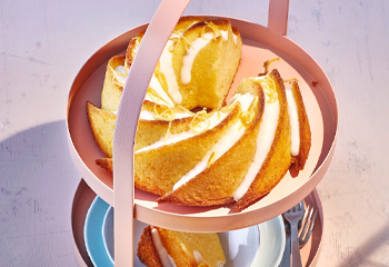 Vanilla Sour Cream Cake mit Zitronen-Icing Foto: © Julia Hoersch