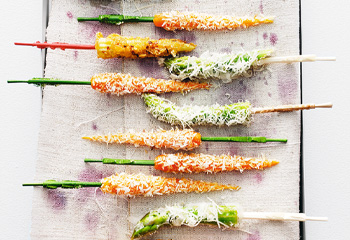 Spargel-, Karotten- und Mais-Spießchen Foto: © StockFood