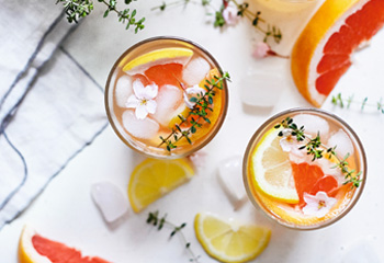 Grapefruit-Limonade mit Thymian Foto: © StockFood