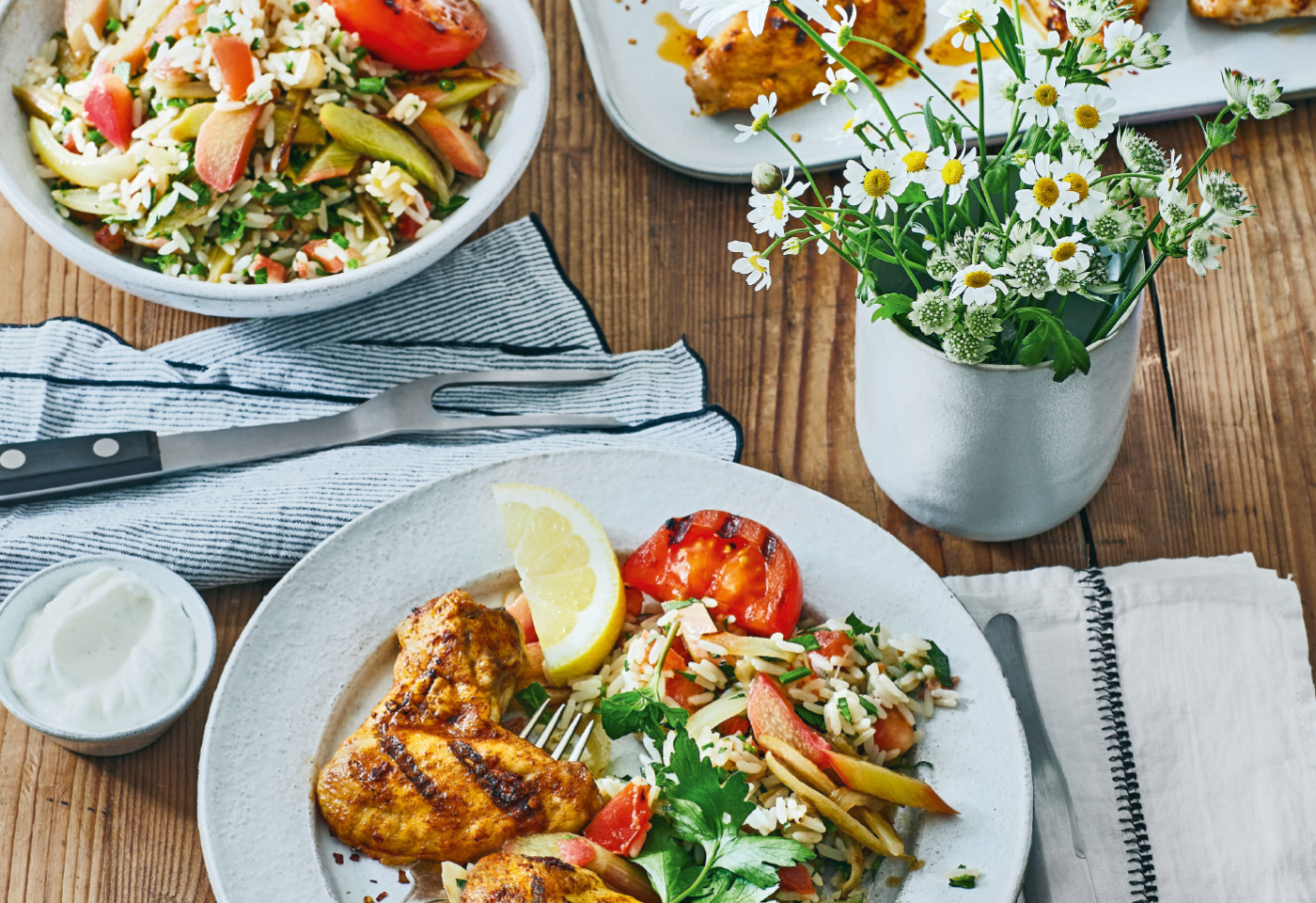 Würzige Hendlflügerl mit Rhabarber-Reis-Taboulé | Frisch Gekocht