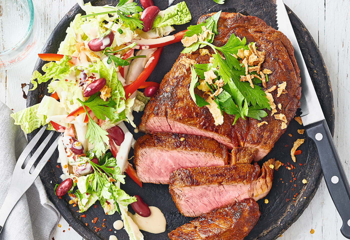 Hot Rib Eye Steak Mit Chinakohl Bohnen Salat Frisch Gekocht