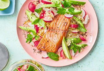Warmer Bulgursalat mit Lachs & Meal-Prep-Idee: Pulled-Salmon-Salat Foto: © Janne Peters