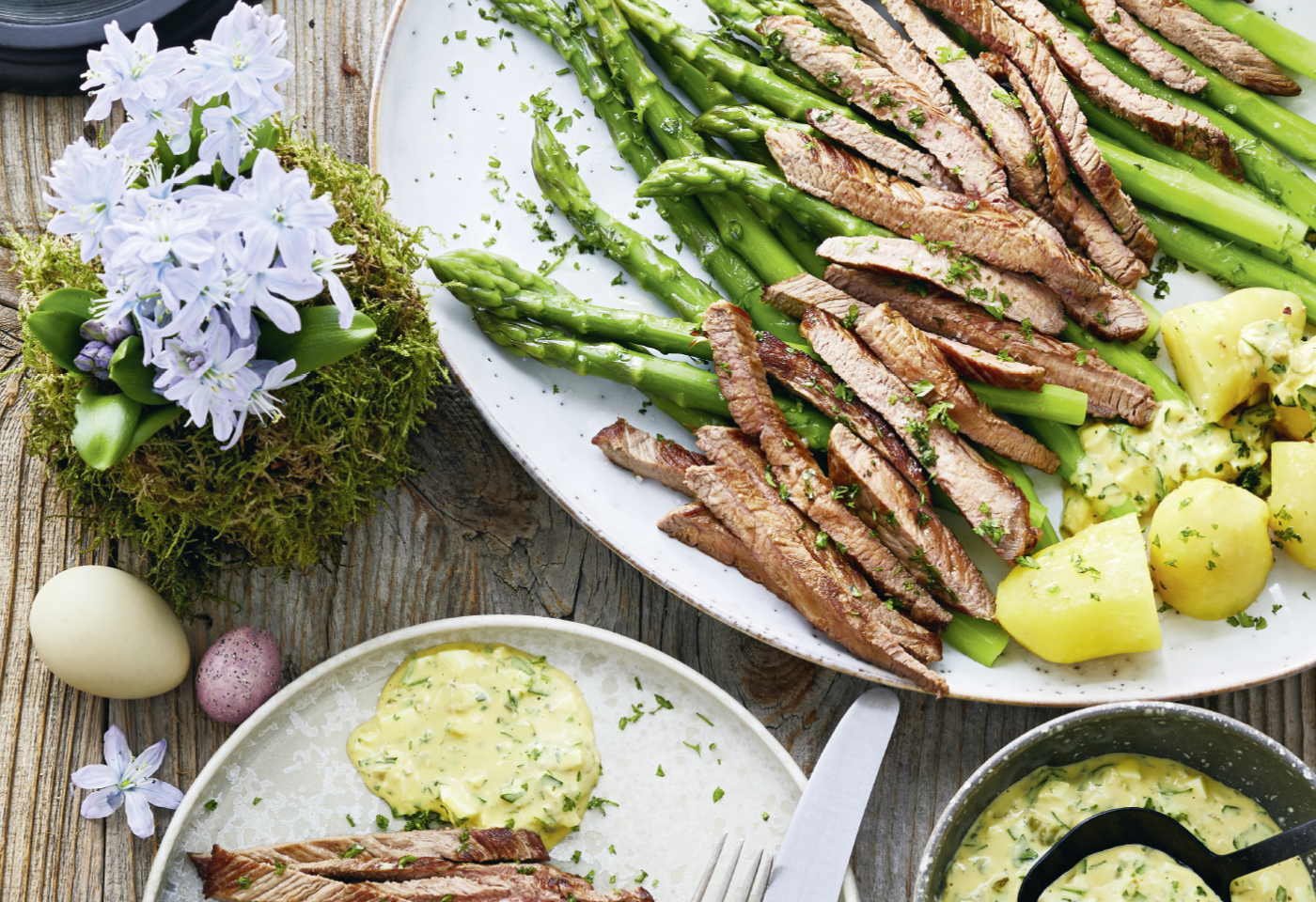 RindsTagliata mit grünem Spargel und Sauce gribiche Frisch Gekocht
