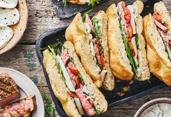 Minutensteak-Sandwich mit Mozzarella-Salsa Foto: © Janne Peters