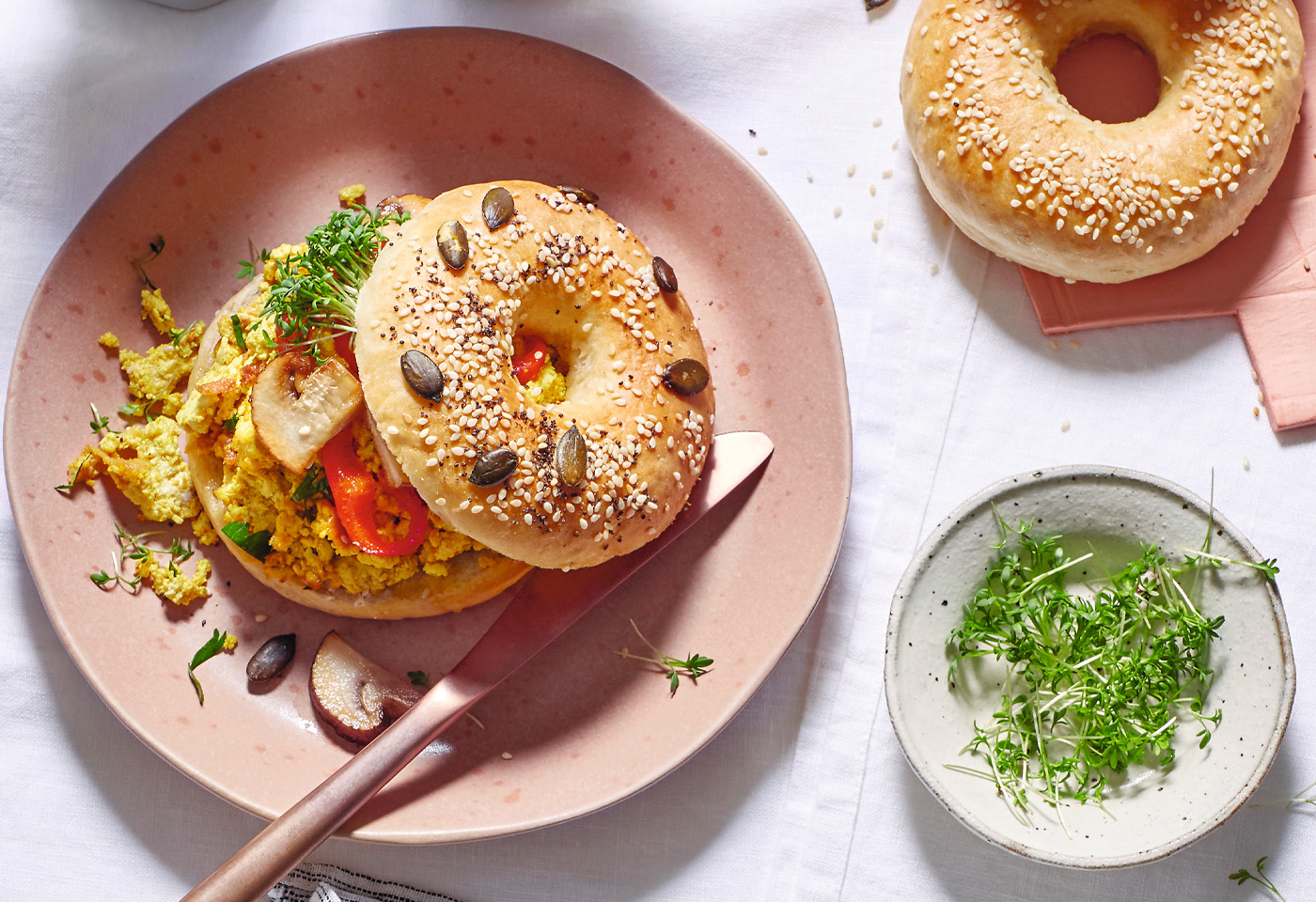ScrambledTofuBagel mit Pilzen und Paprika Frisch Gekocht
