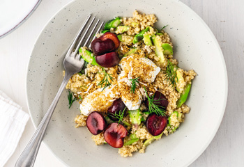 Quinoa-Spargel-Kirsch-Salat Foto: © Julia Stix