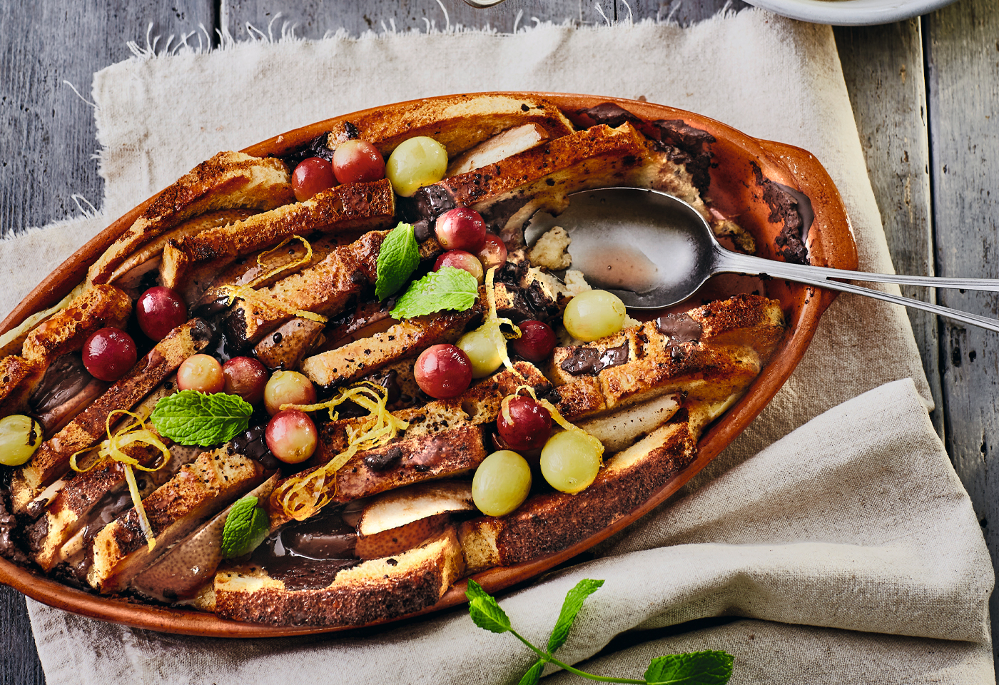 Schoko-Birnen-Scheiterhaufen mit Traubenkompott | Frisch Gekocht