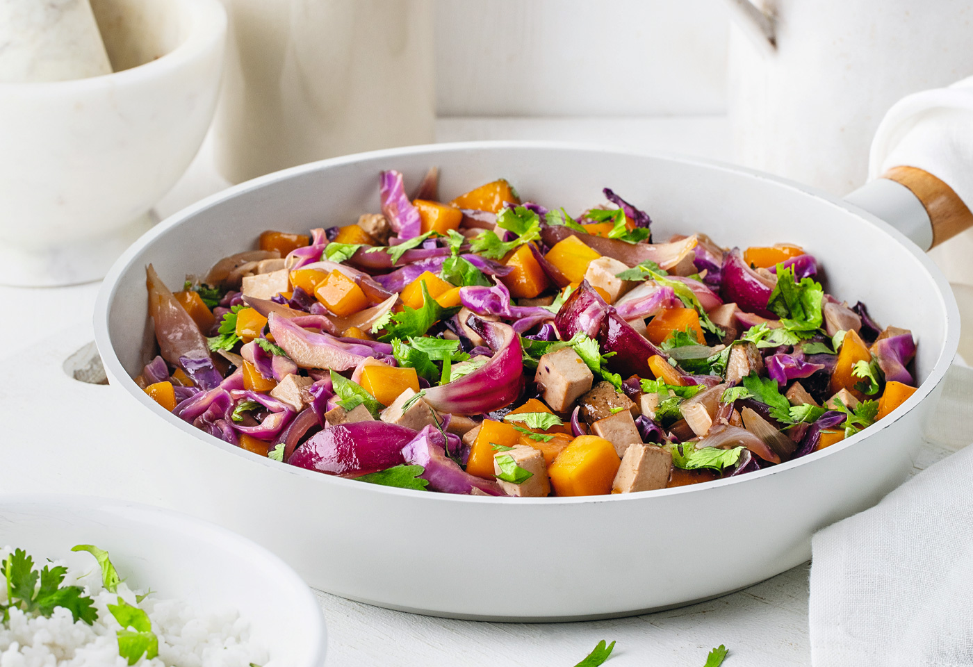 Rotkraut-Kürbispfanne mit Räuchertofu | Frisch Gekocht