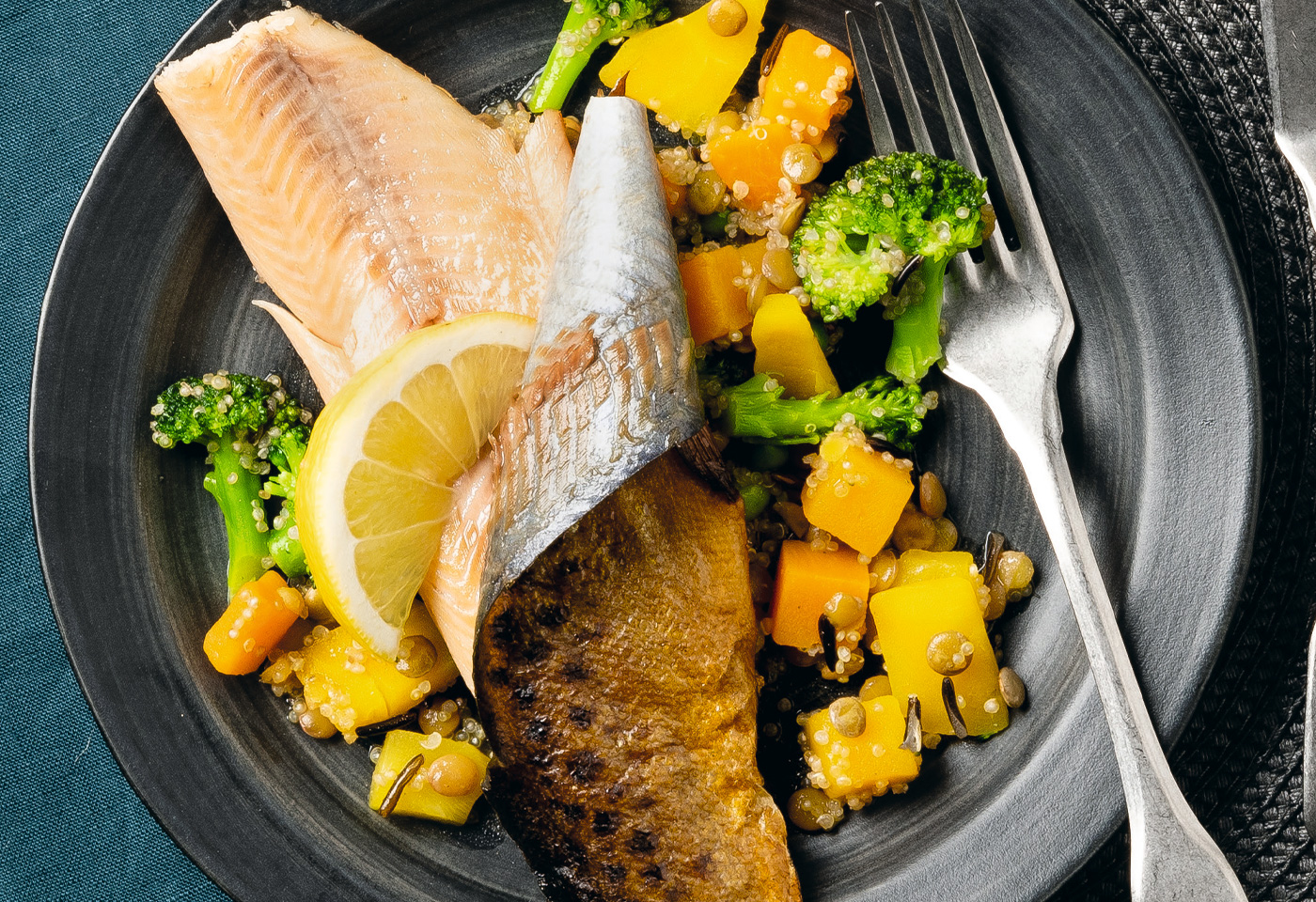 Geräuchertes Saiblingsfilet mit Kürbis-Quinoa-Gemüse | Frisch Gekocht