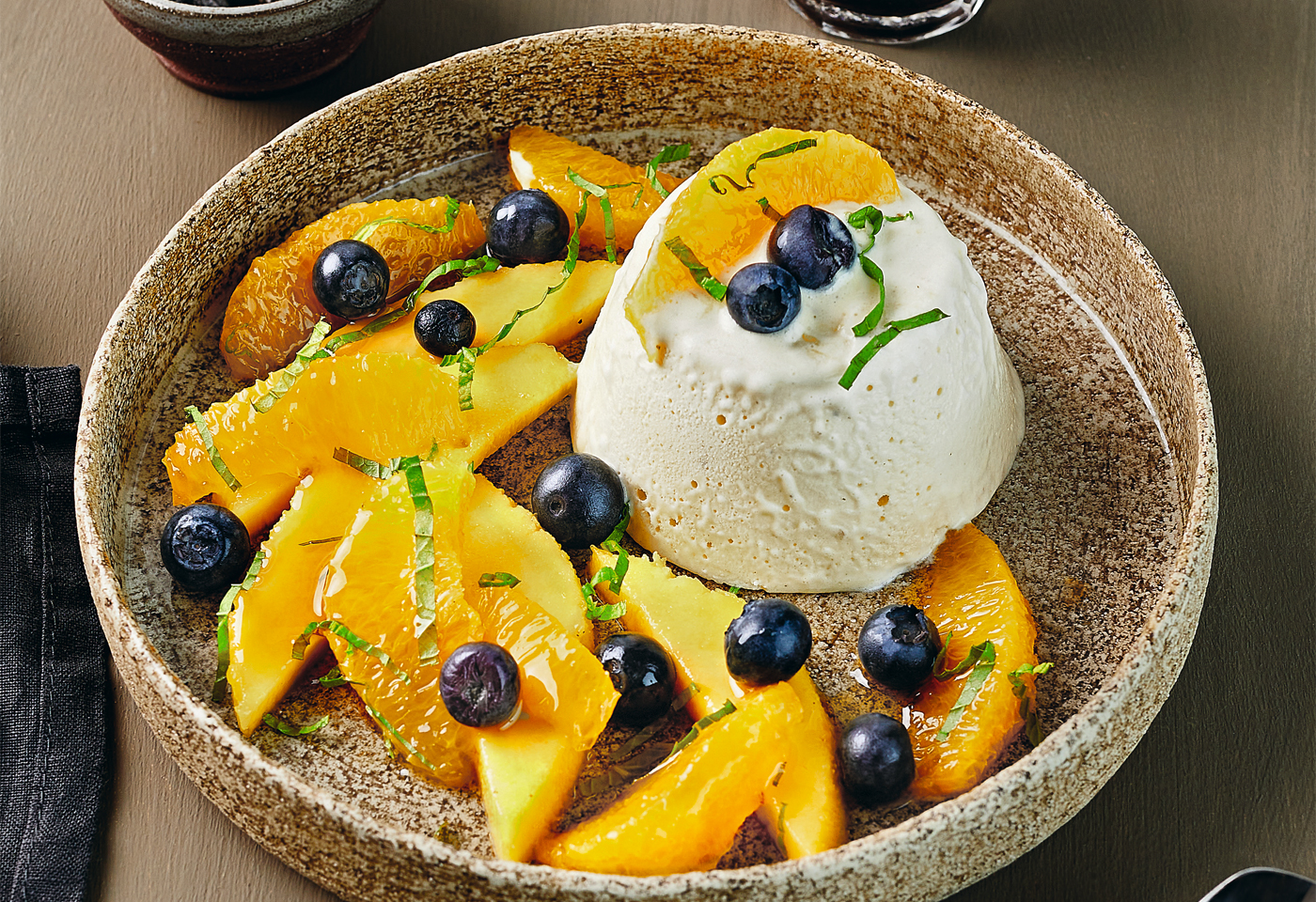 Tonkabohnenparfait mit Orangen-Mango-Fruchtsalat | Frisch Gekocht