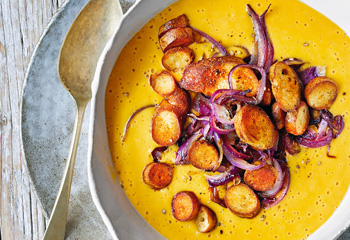 Süßkartoffel-Kichererbsen-Suppe mit Brezelchips Foto: © Meike Bergmann