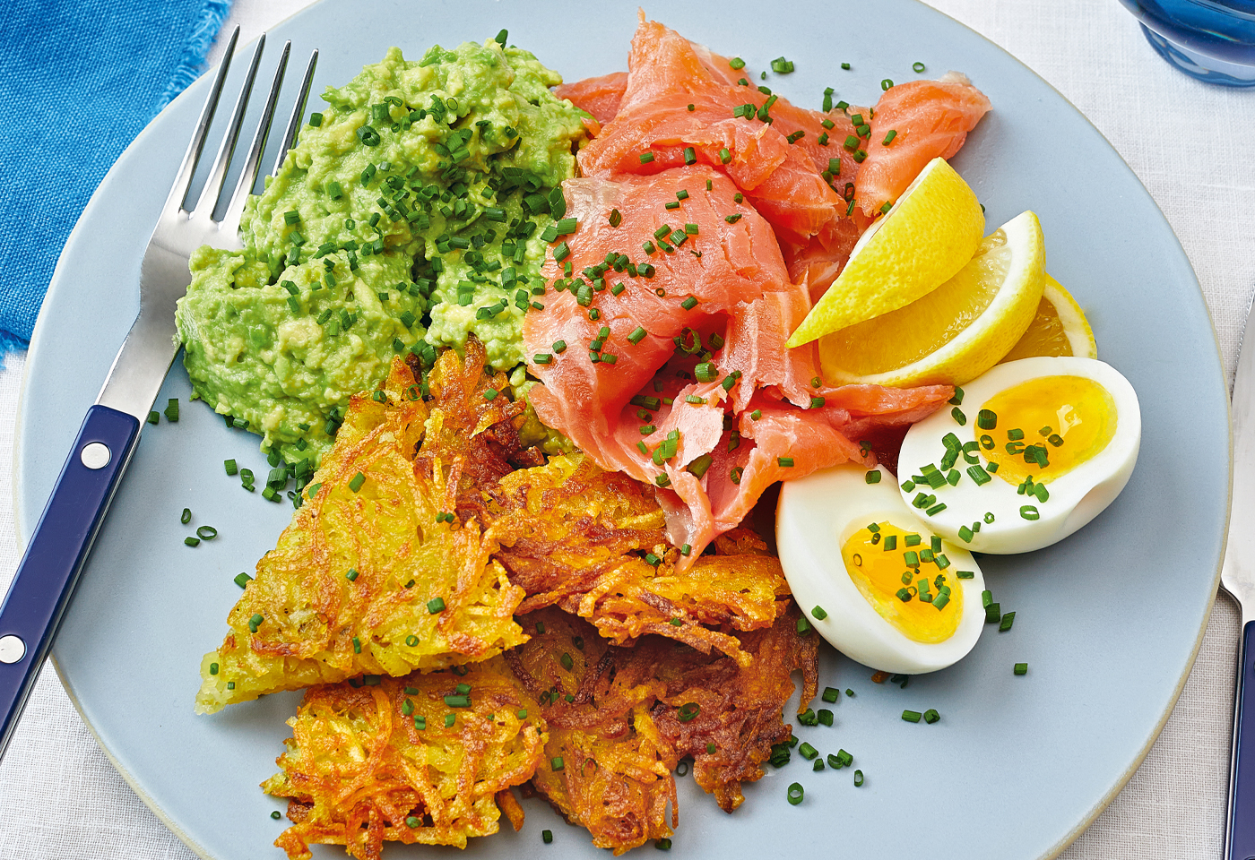 Rösti mit Lachsforelle, Avocado und Ei Frisch Gekocht