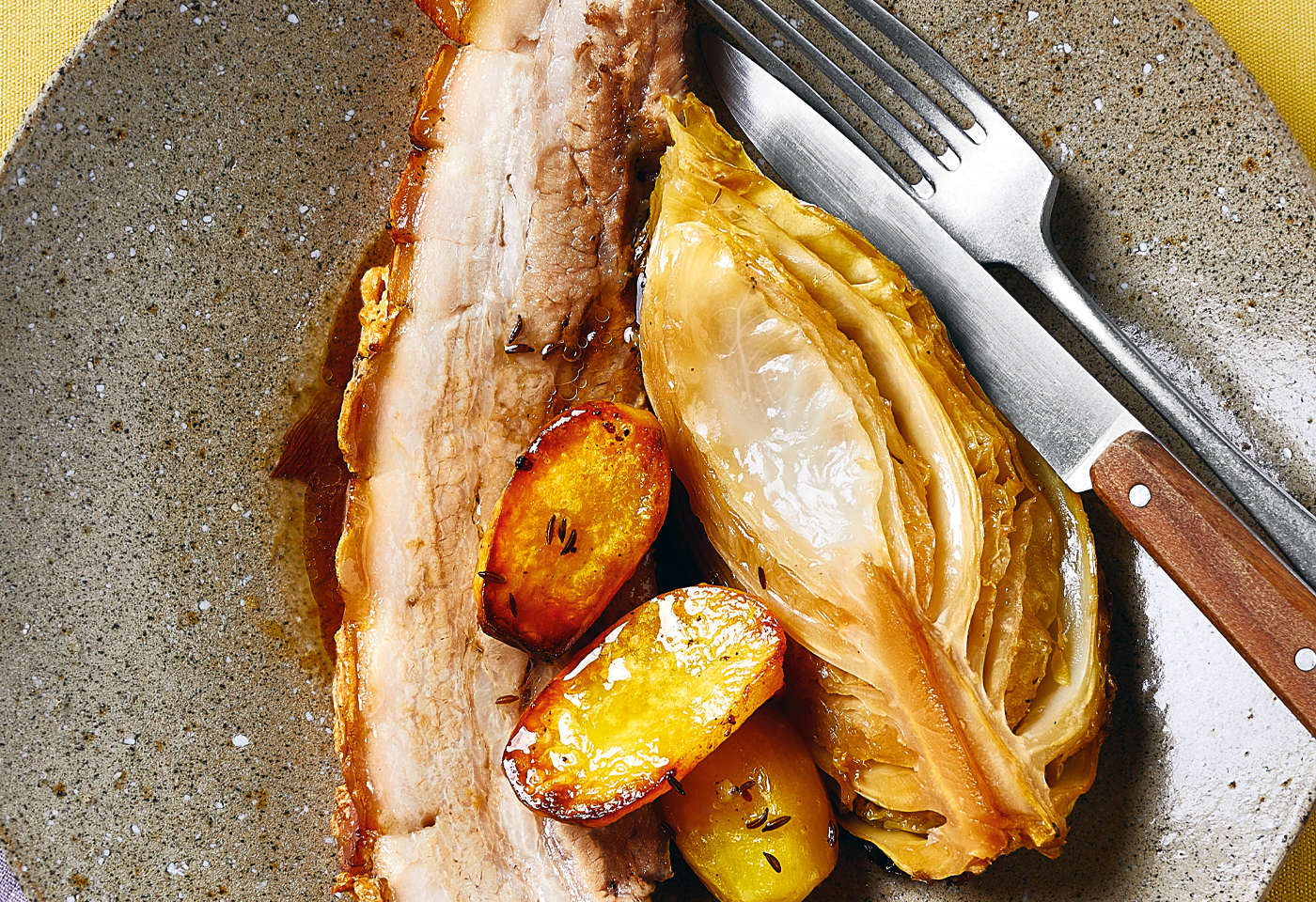 Kümmelbraten mit Erdäpfeln und Kraut | Frisch Gekocht