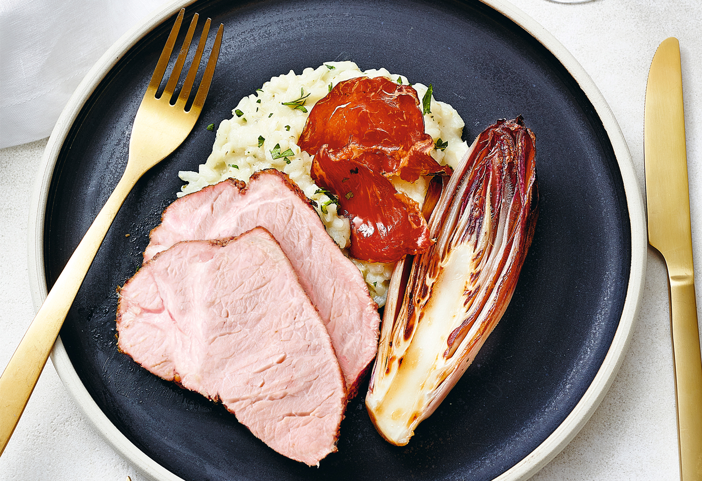 Schweinsbraten mit gebratenem Chicorée und Trüffelrisotto | Frisch Gekocht