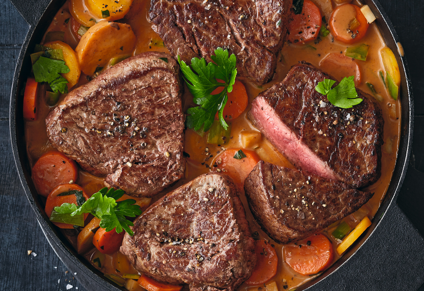Rindsfilet in Lebkuchengewürz-Wurzelgemüse-Sauce | Frisch Gekocht