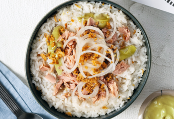 Thunfisch-Reis-Bowl mit Kernöl-Mayonnaise Foto: © Julia Geiter / Marian Inhouse-Agentur