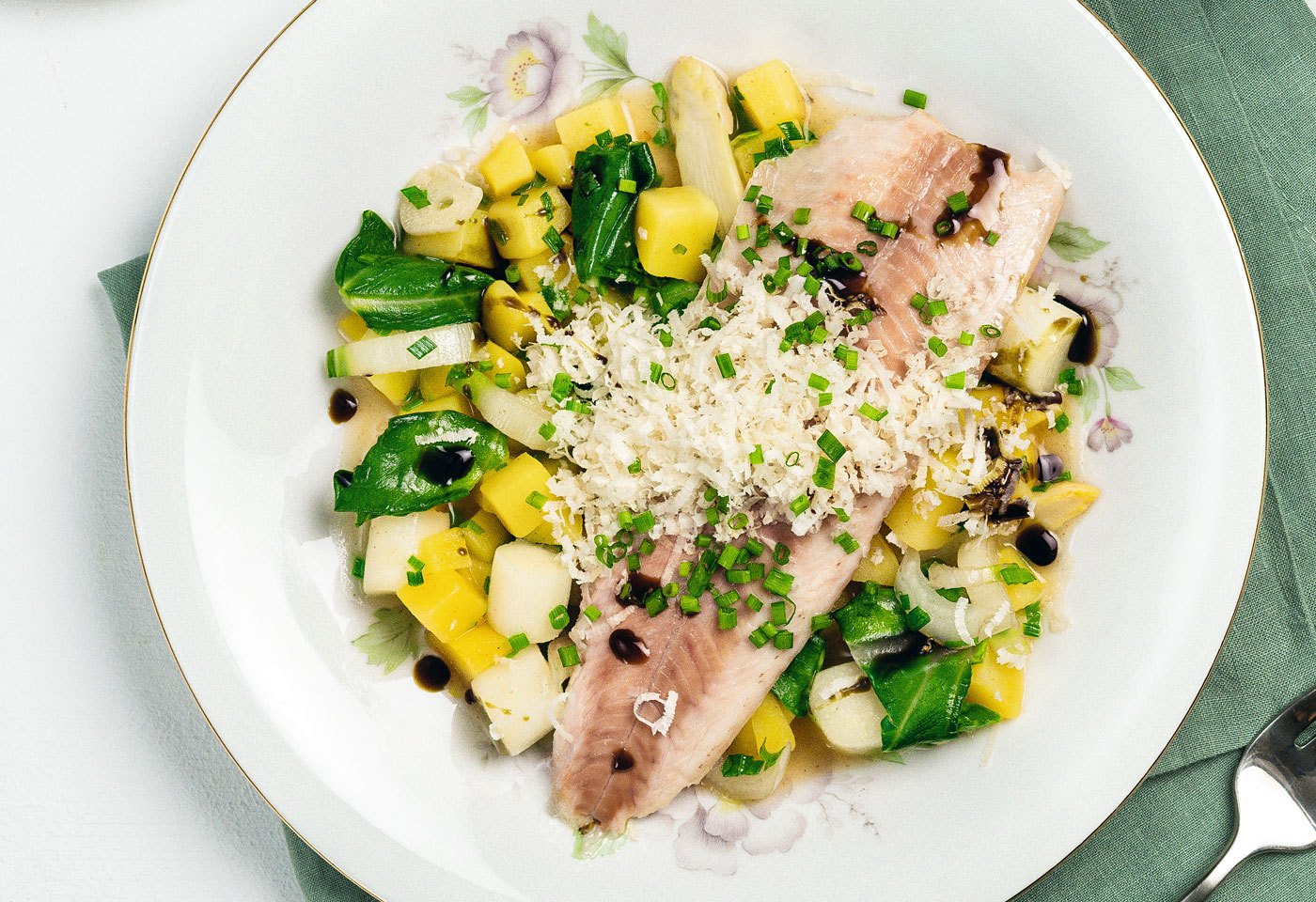 Bachforelle aus dem Ofen mit Spargel-Mangold-Gemüse | Frisch Gekocht Bachforelle aus dem Ofen mit Spargel-Mangold-Gemüse | Frisch Gekocht