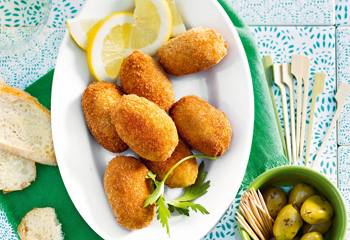 Geflügelkroketten mit Erbsen und Chili Foto: © StockFood Geflügelkroketten mit Erbsen und Chili Foto: © StockFood