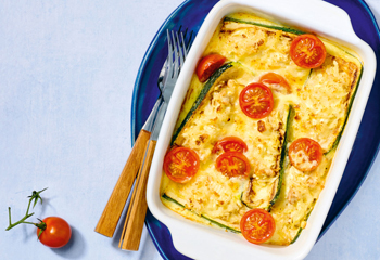 Gefüllte Zucchini mit Hirtenkäse aus dem Ofen Foto: © Elke Gebeshuber/Marian Inhouse-Agentur Gefüllte Zucchini mit Hirtenkäse aus dem Ofen Foto: © Elke Gebeshuber/Marian Inhouse-Agentur