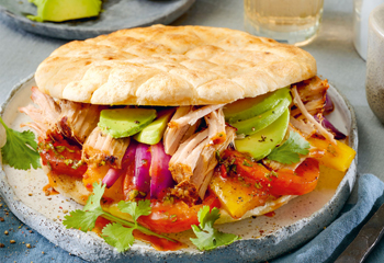 Pulled-Pork-Sandwich mit Grillgemüse Foto: © Matthias Piket/Marian Inhouse-Agentur Pulled-Pork-Sandwich mit Grillgemüse Foto: © Matthias Piket/Marian Inhouse-Agentur