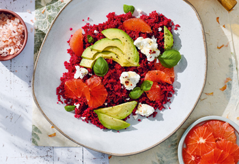 Roter Hirsesalat mit Grapefruit, Avocado und Ziegenkäse Foto: © Eva Strateva/Marian Inhouse-Agentur Roter Hirsesalat mit Grapefruit, Avocado und Ziegenkäse Foto: © Eva Strateva/Marian Inhouse-Agentur