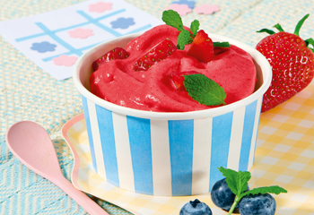 Erdbeer-Kokos-Nicecream Foto: © Elke Gebeshuber/Marian Inhouse-Agentur Erdbeer-Kokos-Nicecream Foto: © Elke Gebeshuber/Marian Inhouse-Agentur