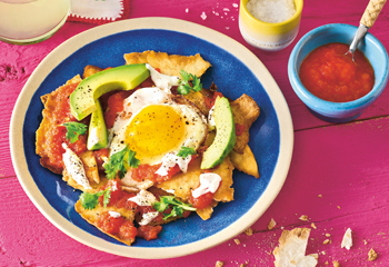 Knusprige Tortillas mit Salsa (Chilaquiles) Foto: © Eva Strateva/Marian Inhouse-Agentur Knusprige Tortillas mit Salsa (Chilaquiles) Foto: © Eva Strateva/Marian Inhouse-Agentur