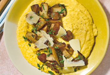 Polenta mit gebratenen Pilzen Foto: © Elke Gebeshuber/Marian Inhouse-Agentur Polenta mit gebratenen Pilzen Foto: © Elke Gebeshuber/Marian Inhouse-Agentur