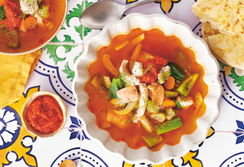 Fischsuppe mit Gemüse und Ajvar Foto: © Eva Strateva/Marian Inhouse-Agentur Fischsuppe mit Gemüse und Ajvar Foto: © Eva Strateva/Marian Inhouse-Agentur