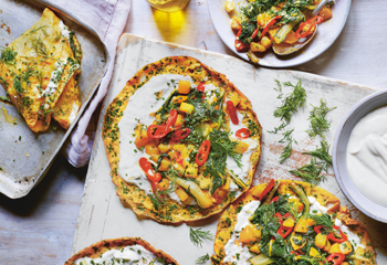 Mangold, Kartoffeln und Chili-Safran-Omeletts mit Joghurt Foto: © DK Verlag/Kris Kirkham Mangold, Kartoffeln und Chili-Safran-Omeletts mit Joghurt Foto: © DK Verlag/Kris Kirkham