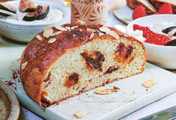 Kardamom-Brot mit Medjool-Datteln Foto: © DK Verlag/Kris Kirkham Kardamom-Brot mit Medjool-Datteln Foto: © DK Verlag/Kris Kirkham