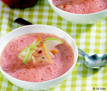 Chili-Pute in roter Apfelsuppe