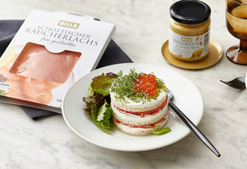 Lachstiramisu mit feinem Blattsalat Foto: © Kevin Ilse Lachstiramisu mit feinem Blattsalat Foto: © Kevin Ilse