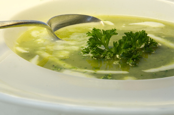 Zucchini-Erbsen-Suppe